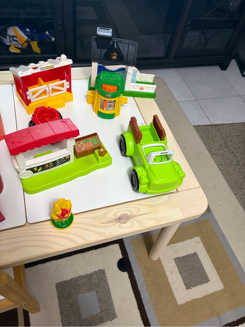 Miscellaneous little people pieces